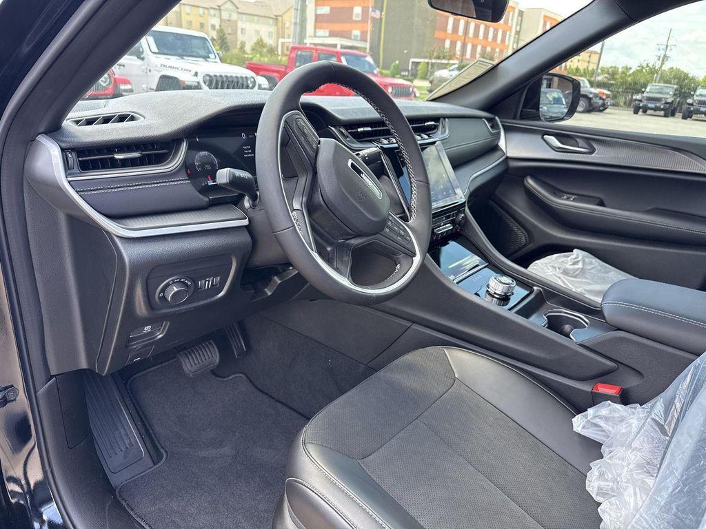 new 2025 Jeep Grand Cherokee car, priced at $37,266