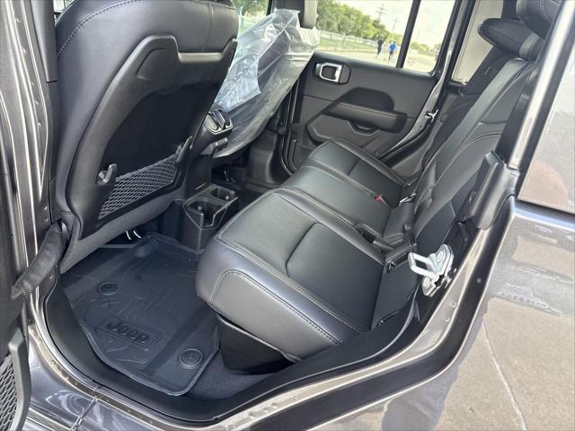 new 2025 Jeep Gladiator car, priced at $42,824