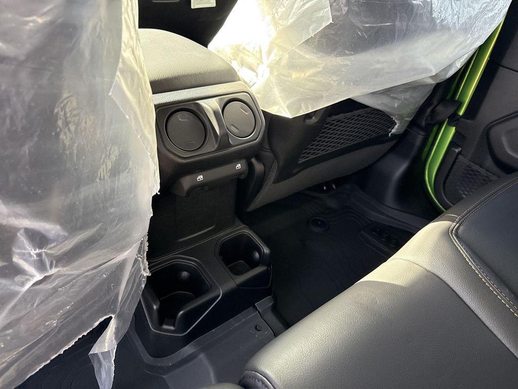 new 2025 Jeep Gladiator car, priced at $41,874