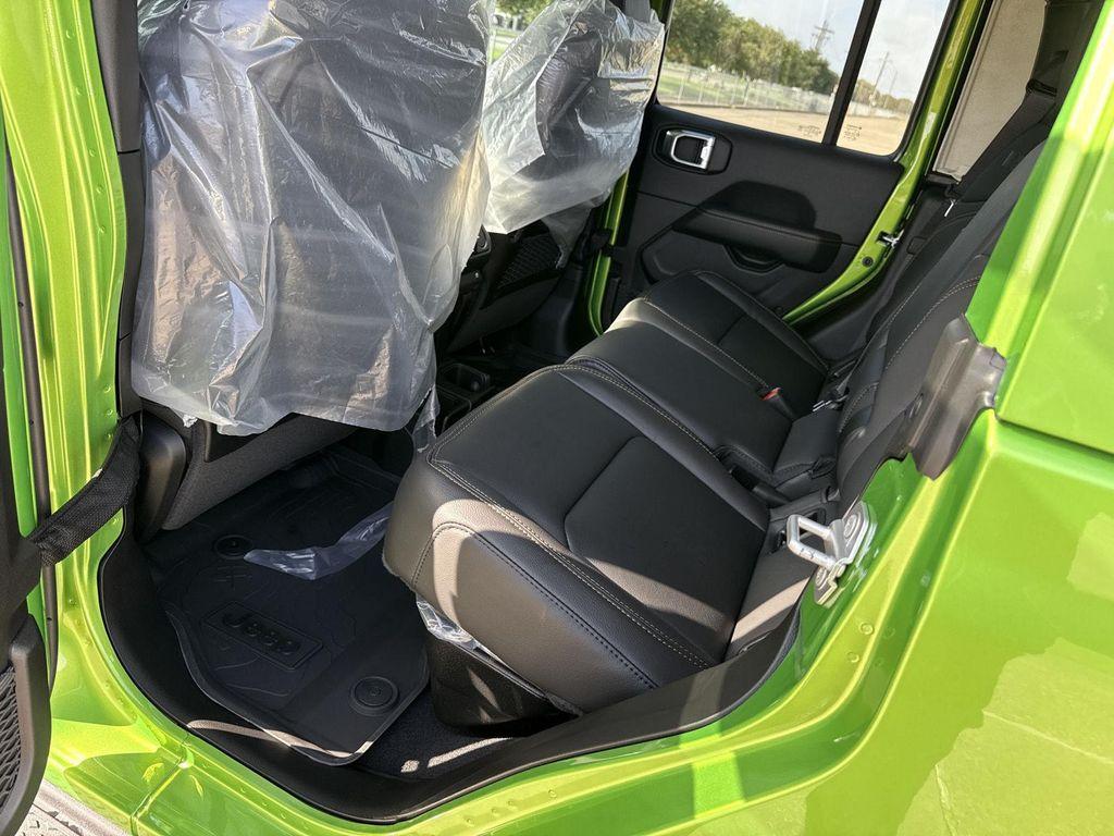 new 2025 Jeep Gladiator car, priced at $41,874