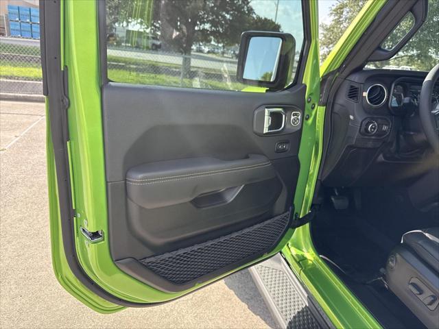 new 2025 Jeep Gladiator car, priced at $42,824