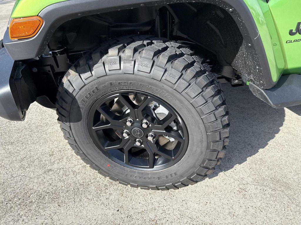 new 2025 Jeep Gladiator car, priced at $41,874