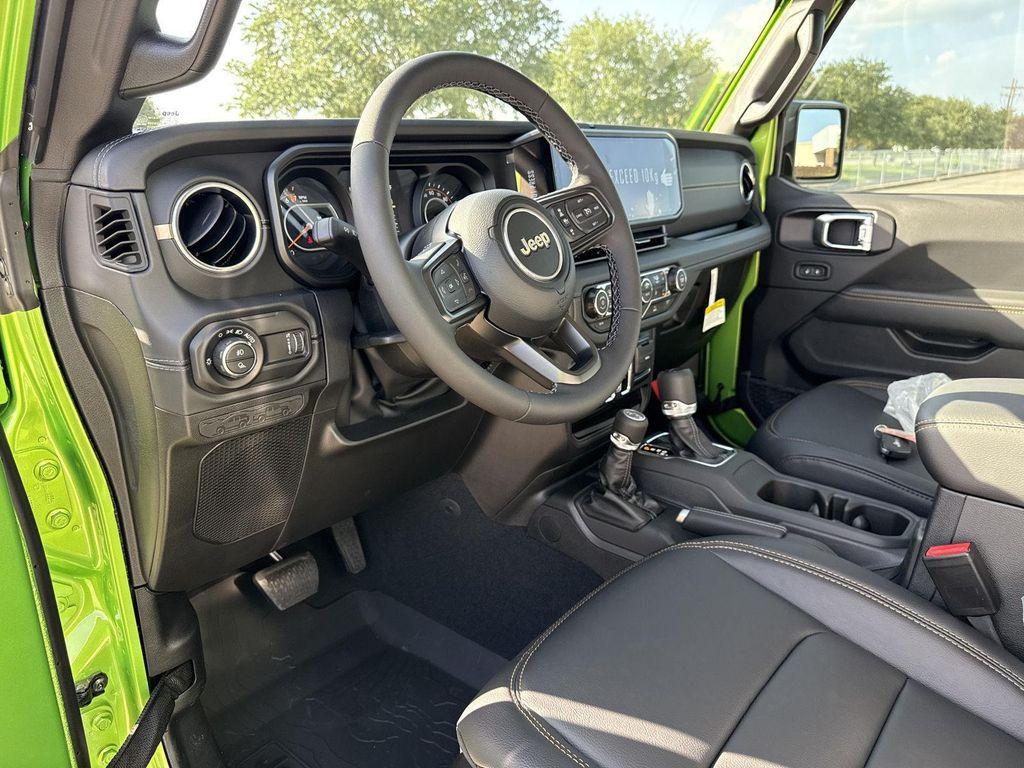 new 2025 Jeep Gladiator car, priced at $41,874