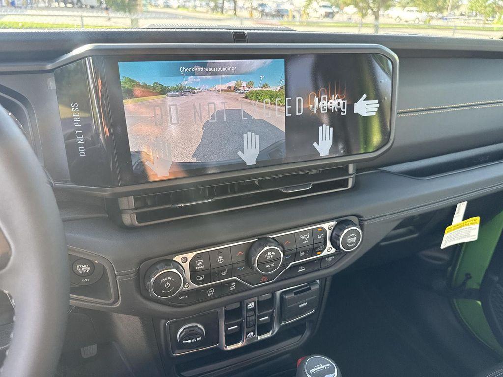 new 2025 Jeep Gladiator car, priced at $41,874