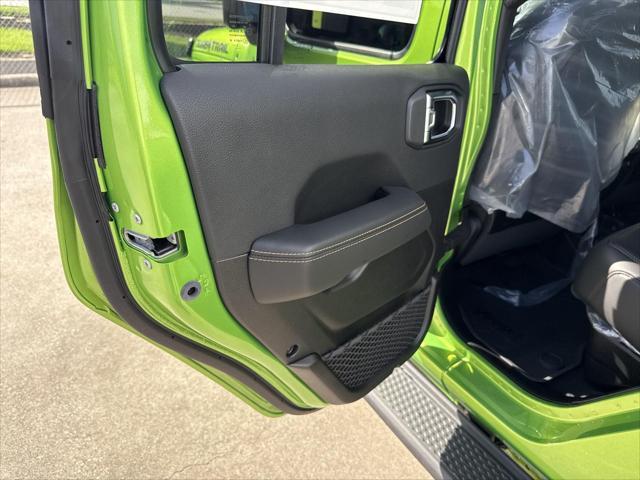new 2025 Jeep Gladiator car, priced at $42,824