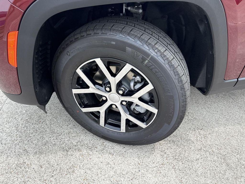 new 2025 Jeep Grand Cherokee car, priced at $38,921