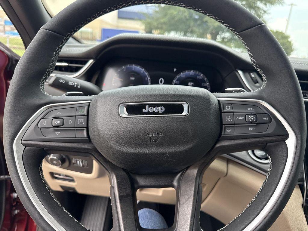 new 2025 Jeep Grand Cherokee car, priced at $38,921