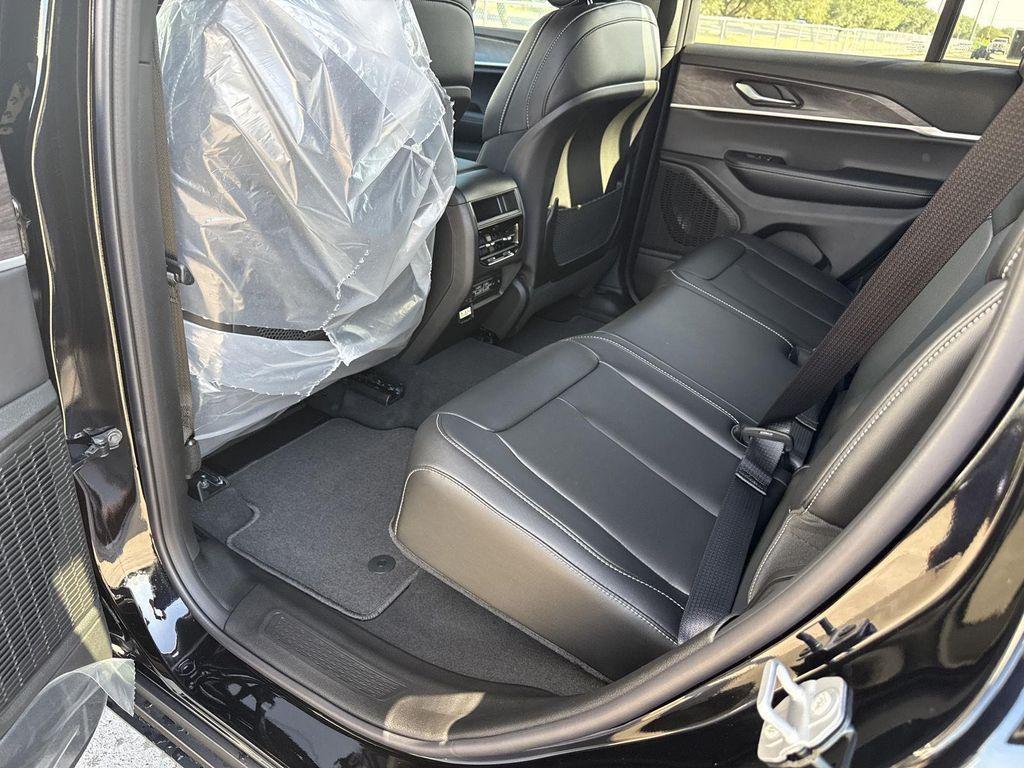 new 2025 Jeep Grand Cherokee car, priced at $43,641