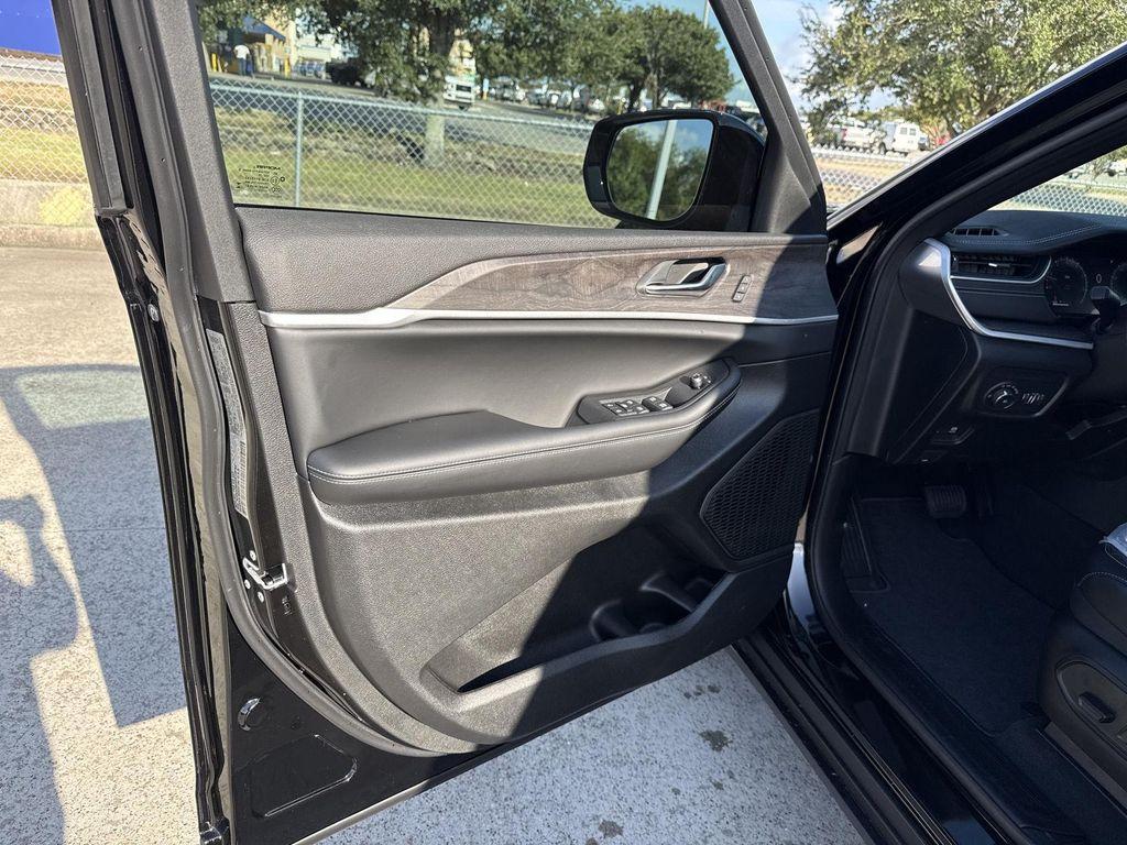 new 2025 Jeep Grand Cherokee car, priced at $43,641
