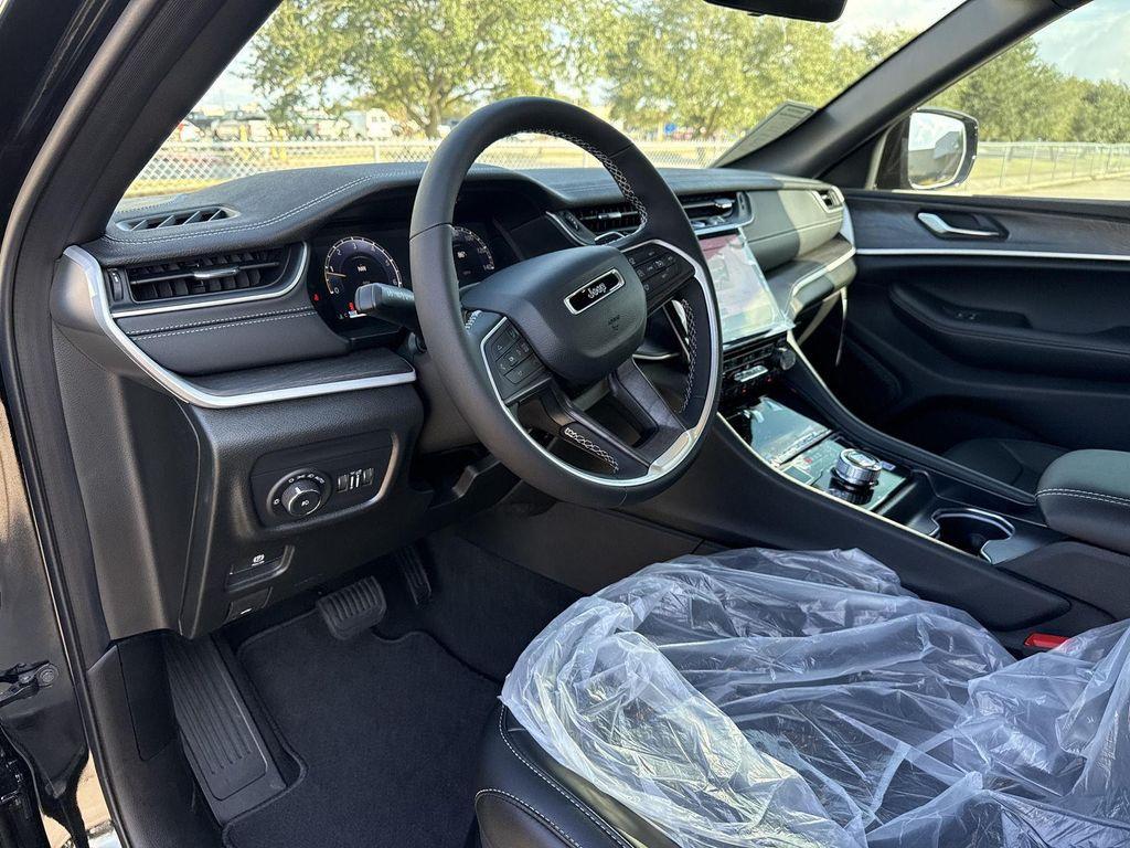 new 2025 Jeep Grand Cherokee car, priced at $43,641