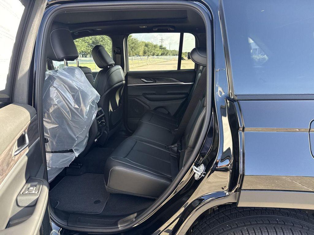 new 2025 Jeep Grand Cherokee car, priced at $43,641