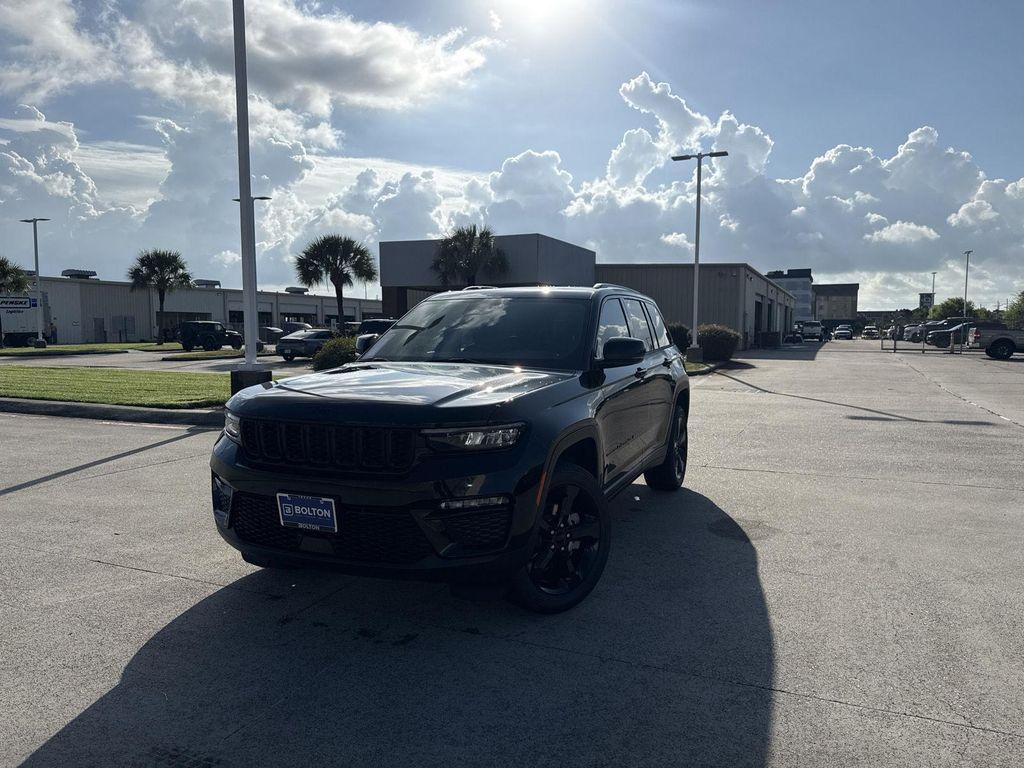 new 2025 Jeep Grand Cherokee car, priced at $43,641