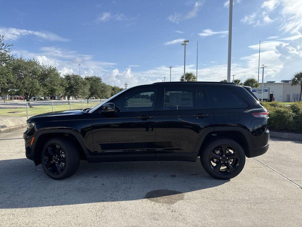 new 2025 Jeep Grand Cherokee car, priced at $43,641
