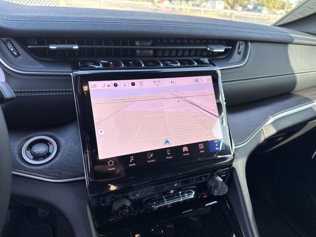 new 2025 Jeep Grand Cherokee car, priced at $43,641