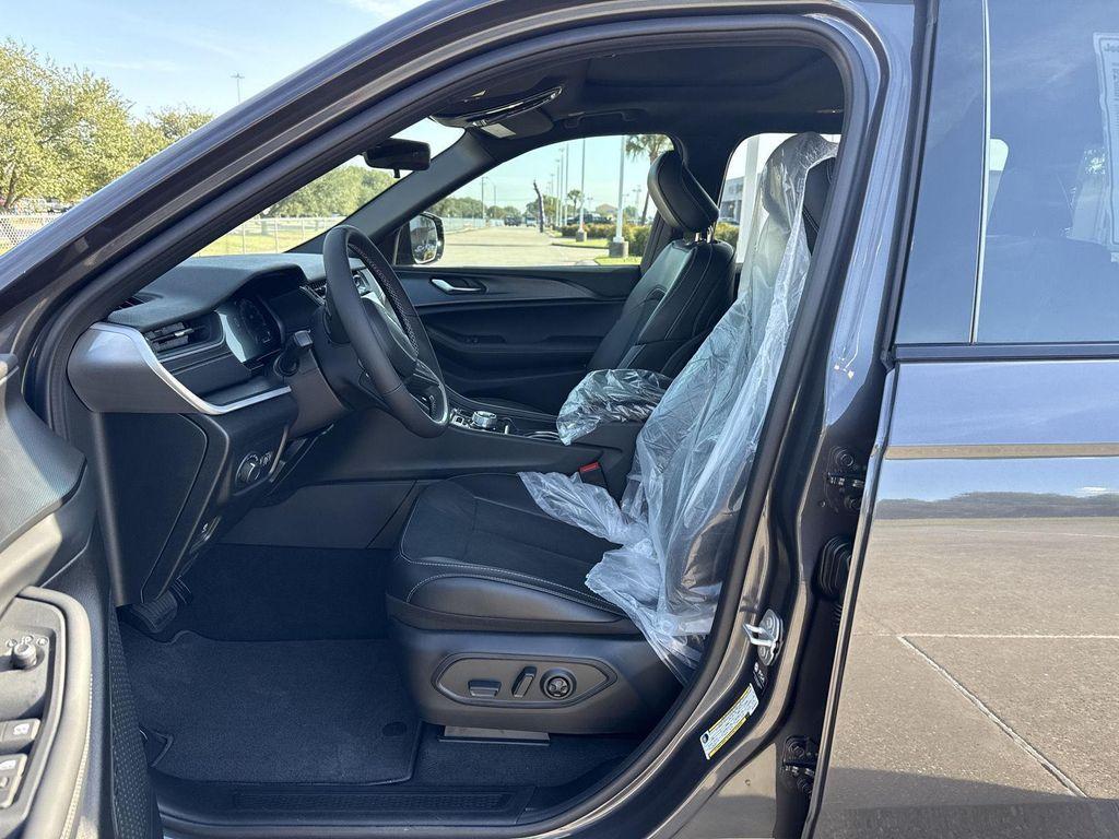 new 2025 Jeep Grand Cherokee L car, priced at $39,476