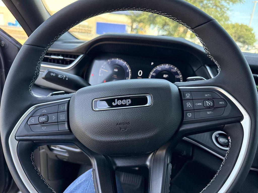 new 2025 Jeep Grand Cherokee L car, priced at $39,476