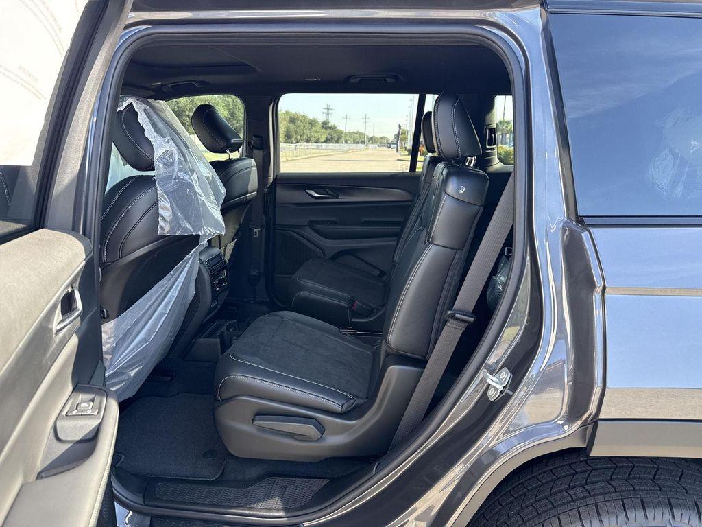 new 2025 Jeep Grand Cherokee L car, priced at $39,476