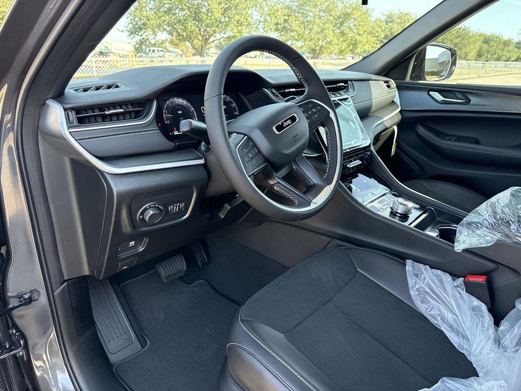new 2025 Jeep Grand Cherokee L car, priced at $39,476