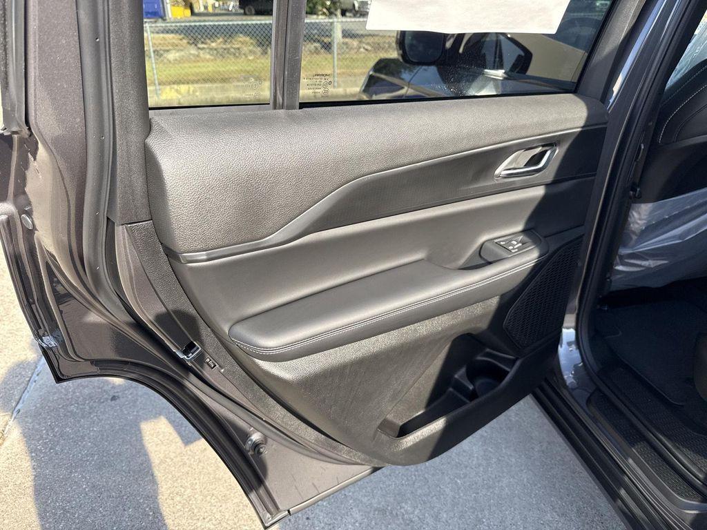 new 2025 Jeep Grand Cherokee L car, priced at $39,476