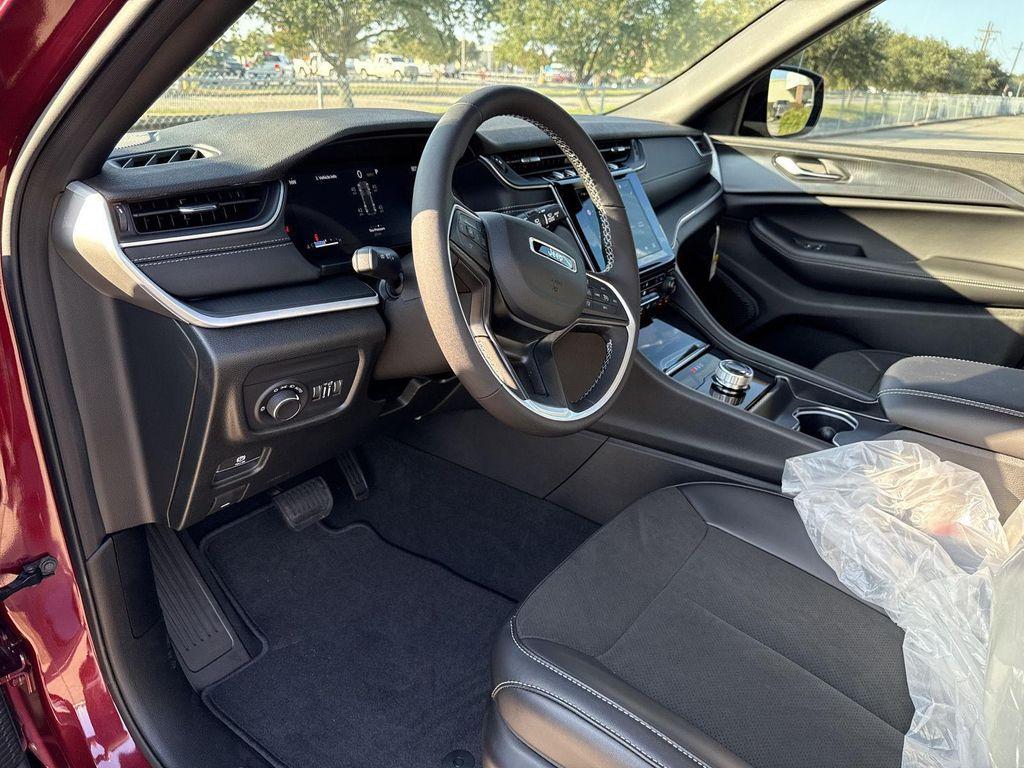 new 2025 Jeep Grand Cherokee car, priced at $41,722
