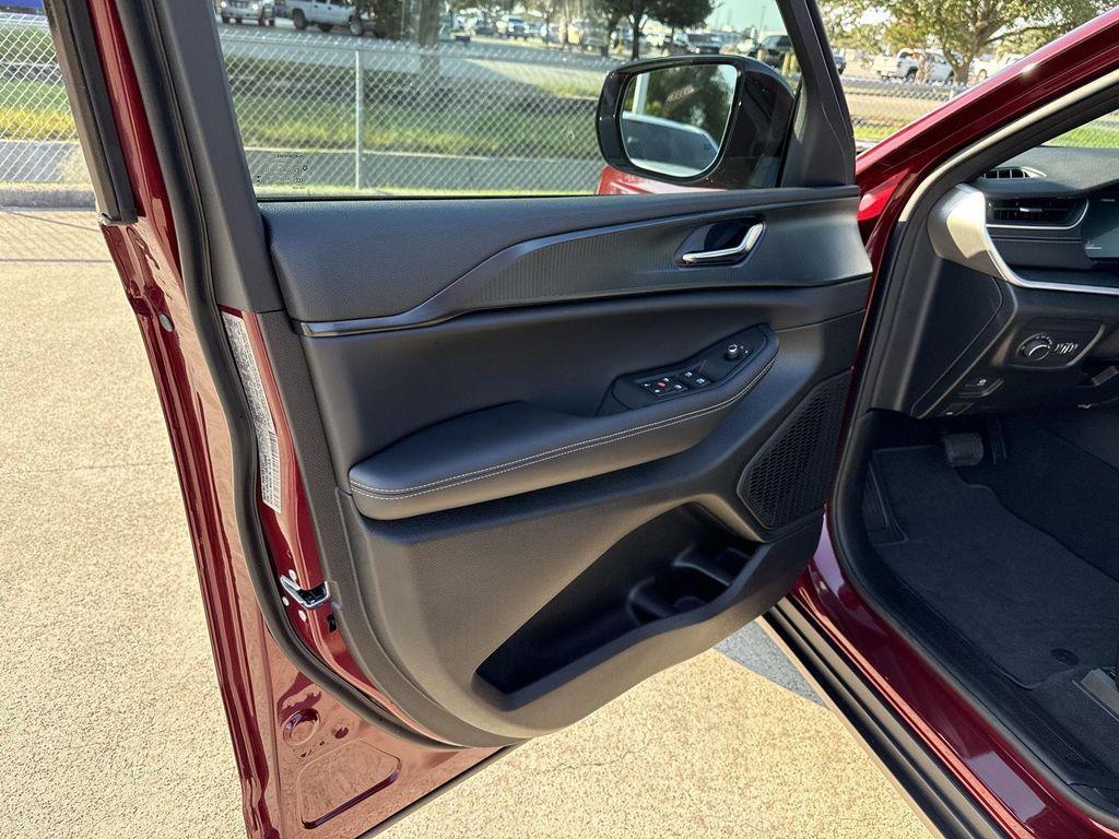 new 2025 Jeep Grand Cherokee car, priced at $41,722