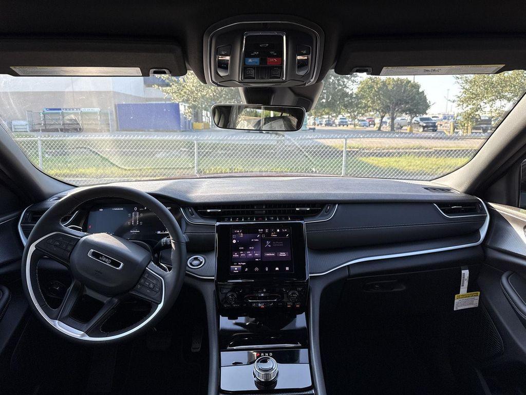 new 2025 Jeep Grand Cherokee car, priced at $41,722