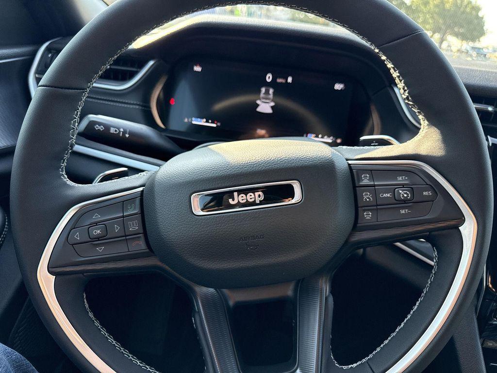 new 2025 Jeep Grand Cherokee car, priced at $41,722