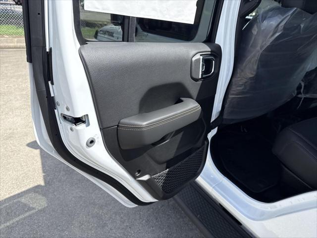 new 2025 Jeep Gladiator car, priced at $43,454