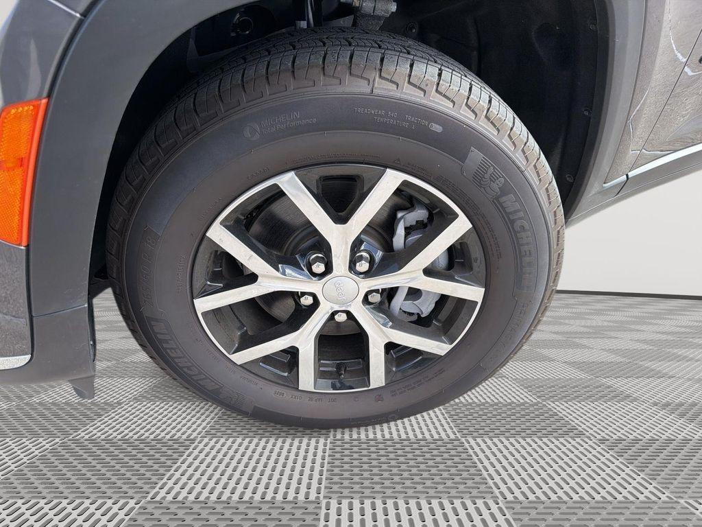 new 2025 Jeep Grand Cherokee L car, priced at $39,031