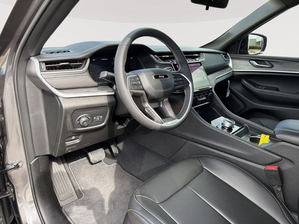 new 2025 Jeep Grand Cherokee L car, priced at $39,031