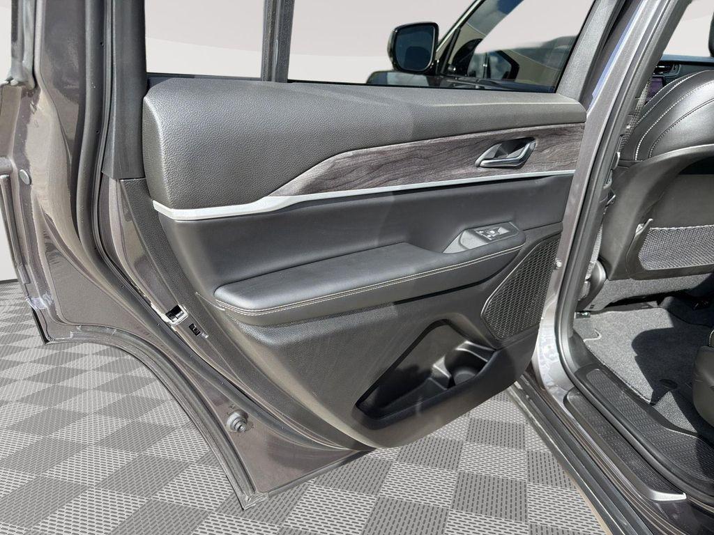 new 2025 Jeep Grand Cherokee L car, priced at $39,031