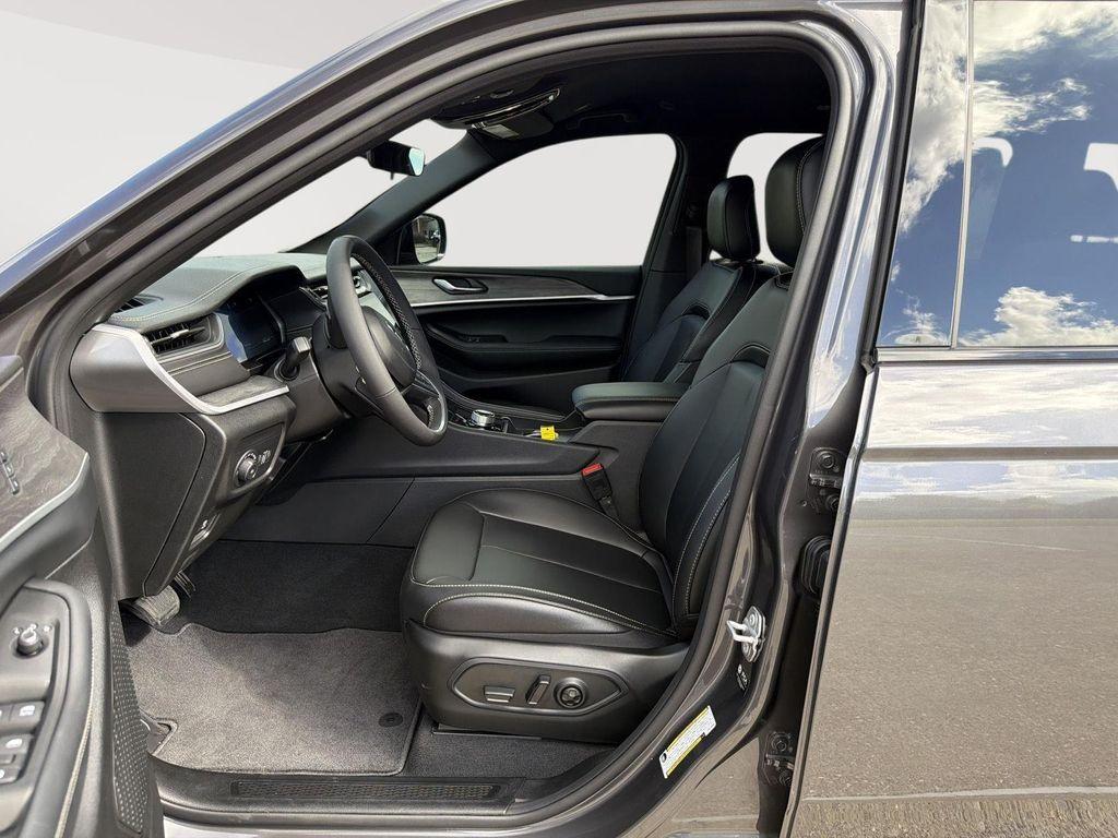 new 2025 Jeep Grand Cherokee L car, priced at $39,031