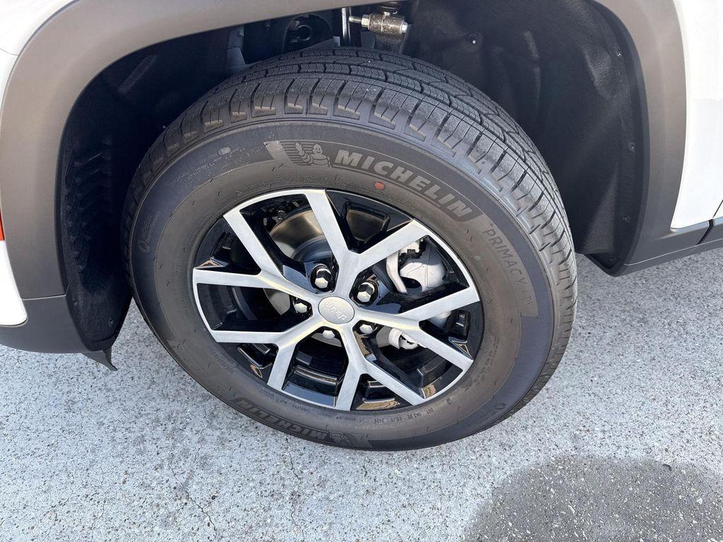 new 2025 Jeep Grand Cherokee car, priced at $36,889