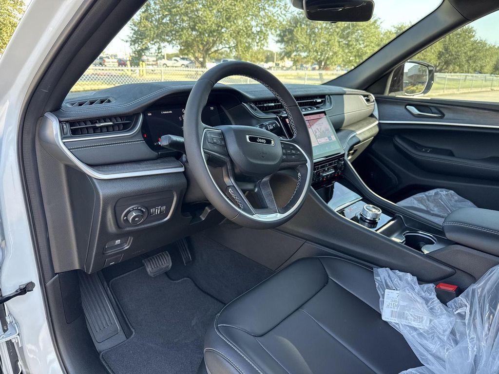 new 2025 Jeep Grand Cherokee car, priced at $36,889