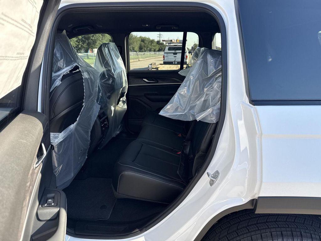 new 2025 Jeep Grand Cherokee car, priced at $36,889