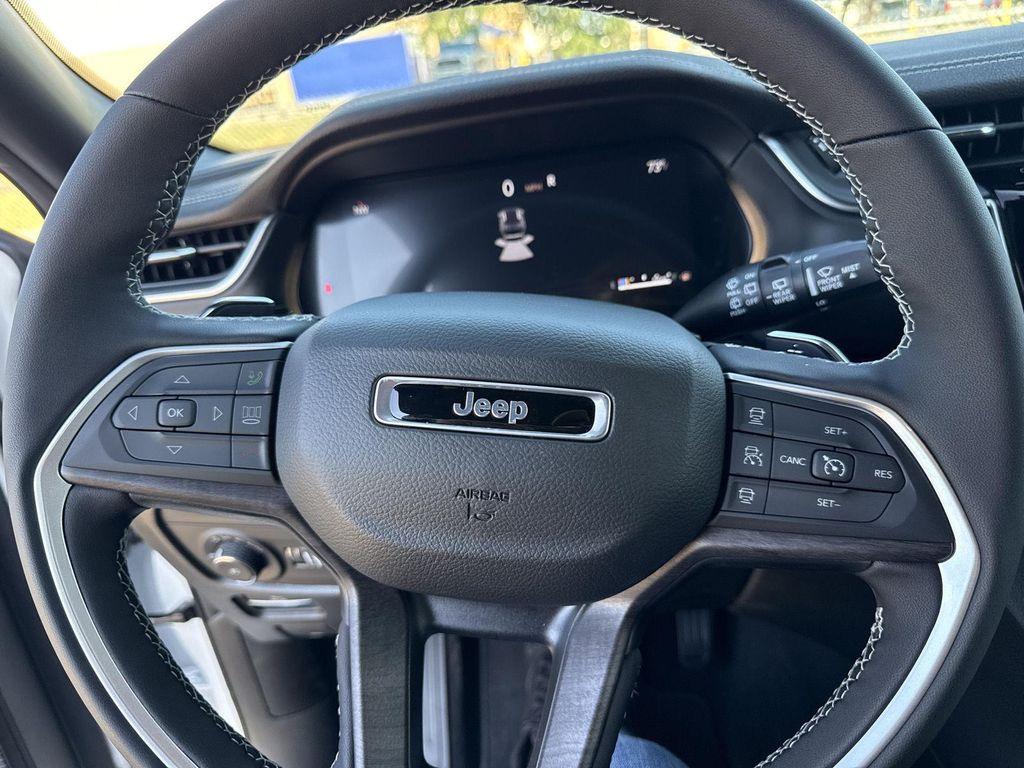 new 2025 Jeep Grand Cherokee car, priced at $36,889