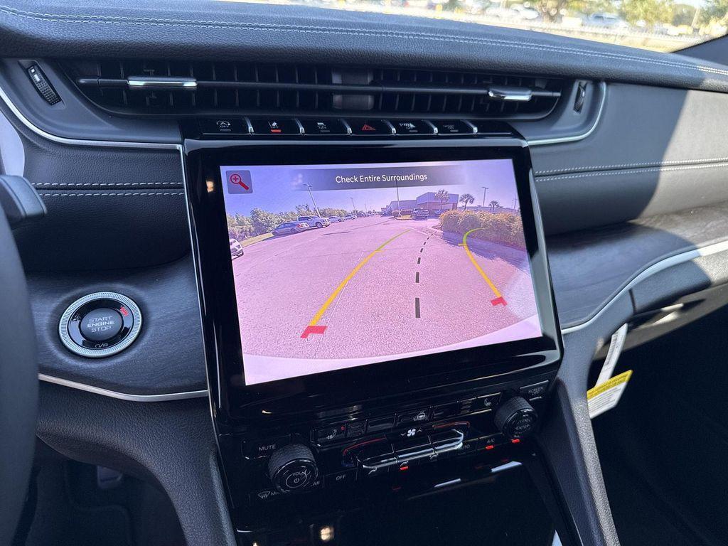 new 2025 Jeep Grand Cherokee car, priced at $36,889