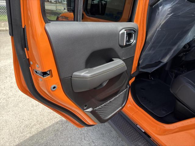 new 2025 Jeep Gladiator car, priced at $43,094