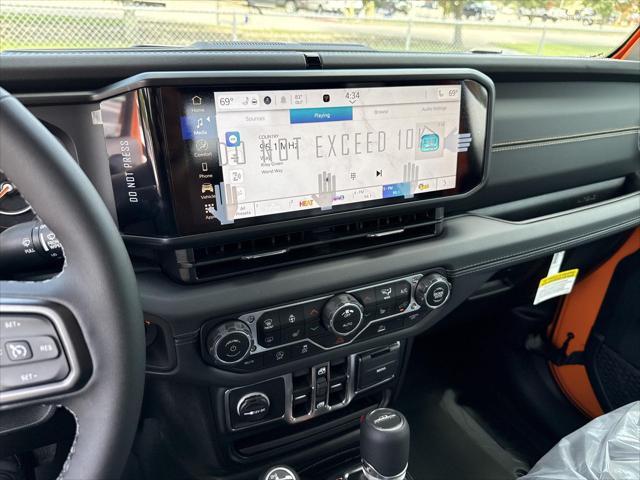 new 2025 Jeep Gladiator car, priced at $43,094