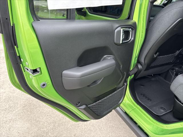 new 2025 Jeep Gladiator car, priced at $48,062