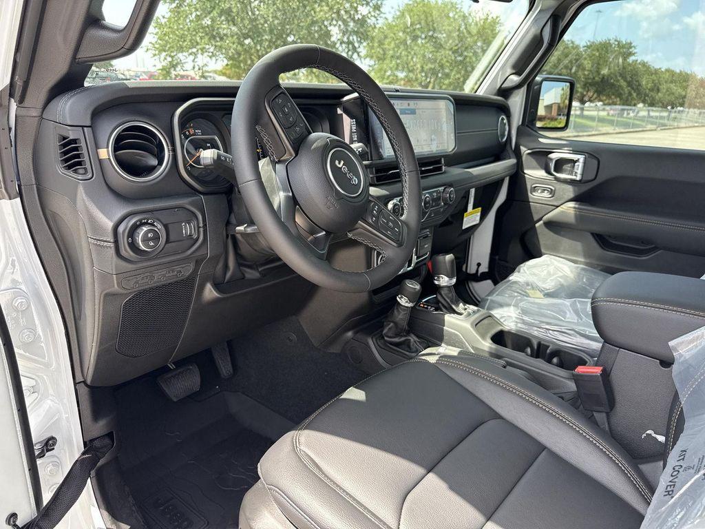 new 2025 Jeep Gladiator car, priced at $41,338