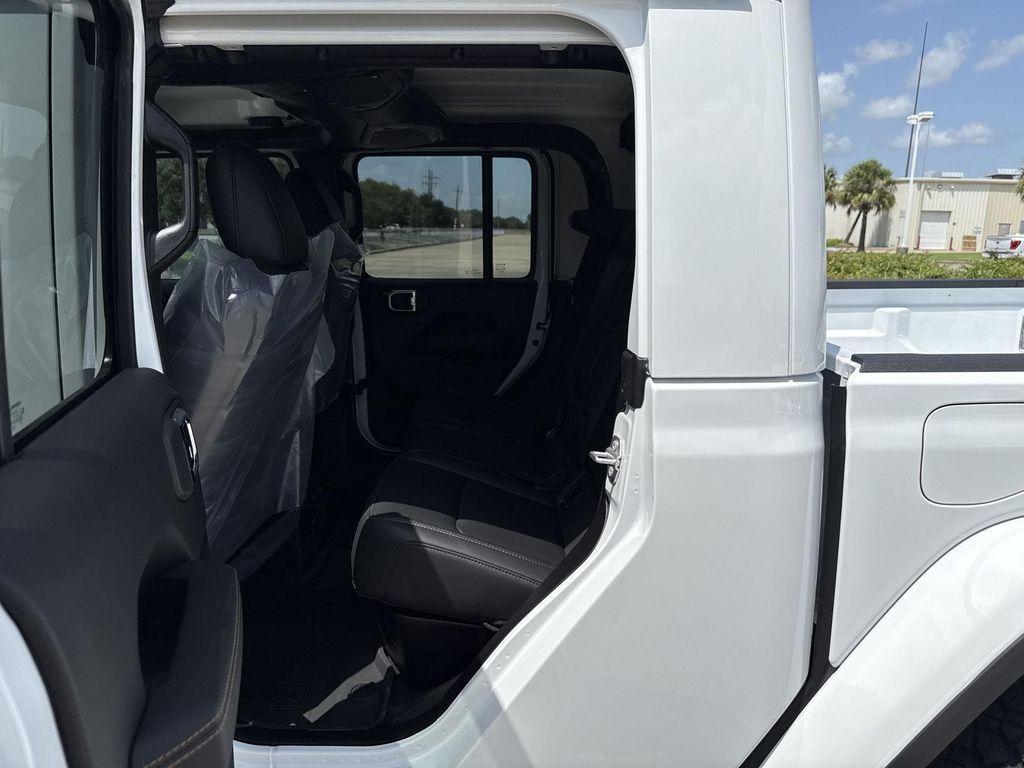 new 2025 Jeep Gladiator car, priced at $41,338