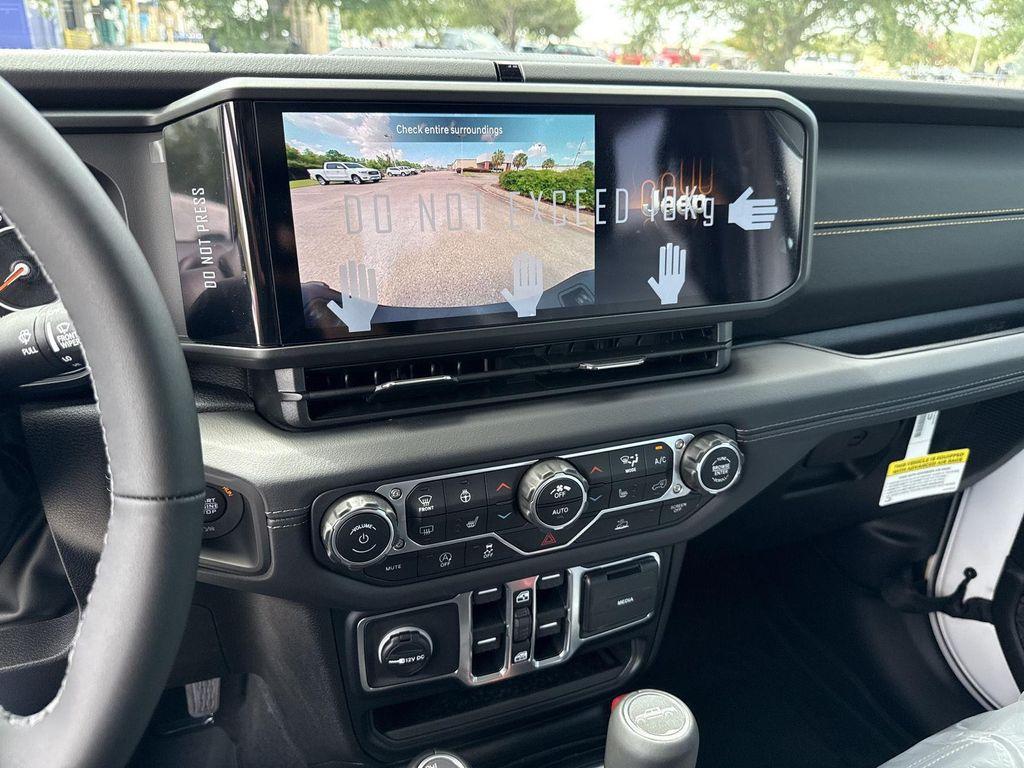 new 2025 Jeep Gladiator car, priced at $41,338