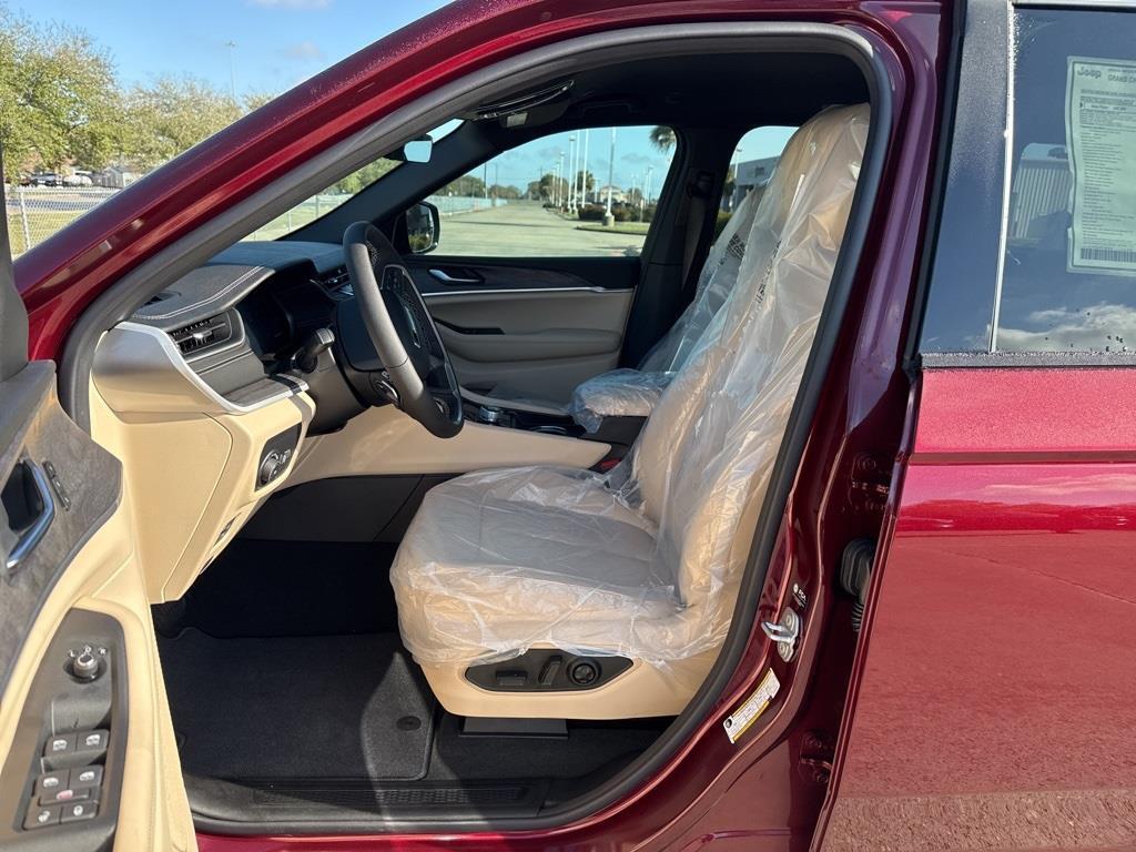 new 2025 Jeep Grand Cherokee car, priced at $37,226