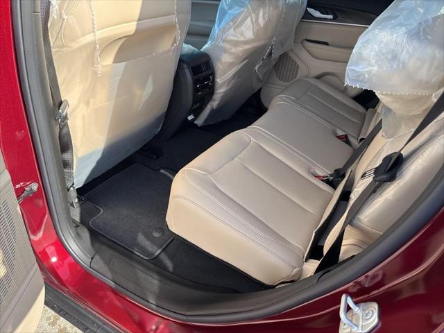 new 2025 Jeep Grand Cherokee car, priced at $37,576