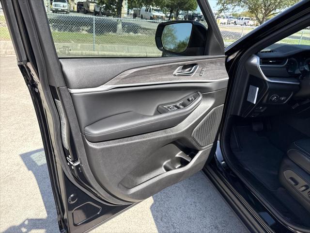 new 2025 Jeep Grand Cherokee car, priced at $40,235