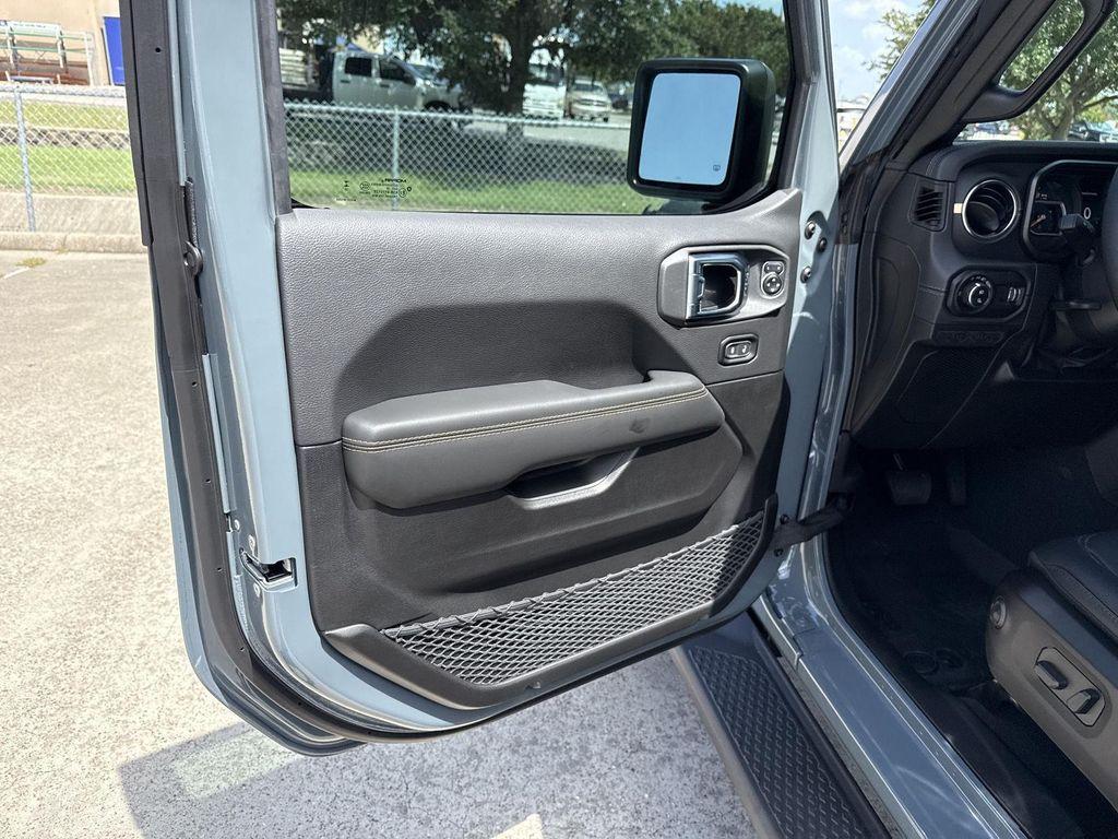 new 2025 Jeep Gladiator car, priced at $41,924