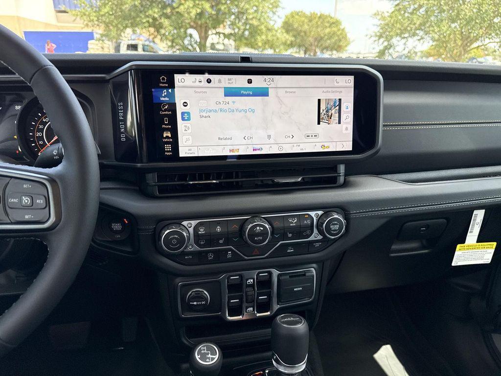 new 2025 Jeep Gladiator car, priced at $41,924