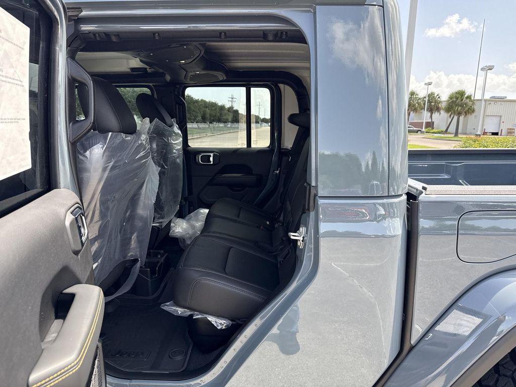 new 2025 Jeep Gladiator car, priced at $41,924
