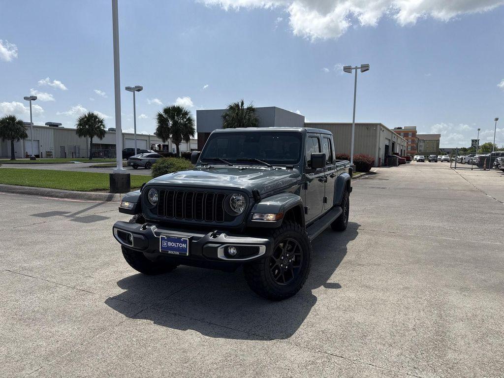 new 2025 Jeep Gladiator car, priced at $41,924